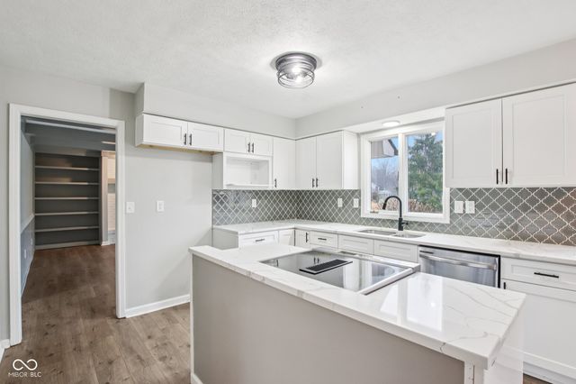 8815 Fathom Crest, Indianapolis, IN 46256