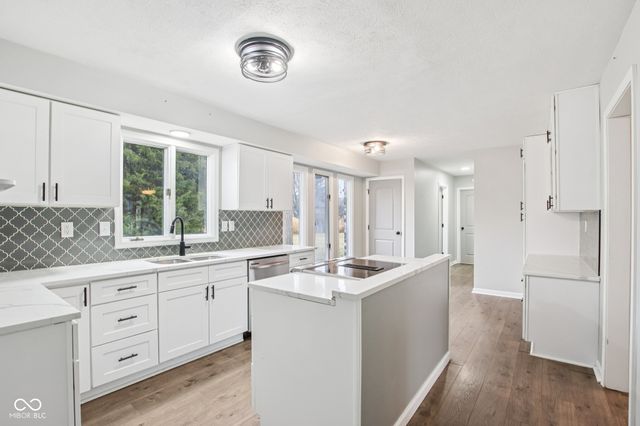 8815 Fathom Crest, Indianapolis, IN 46256