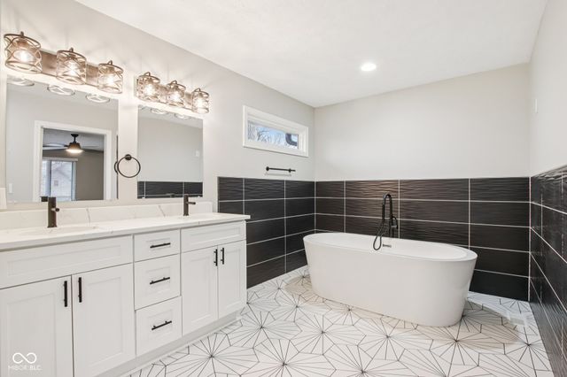 8815 Fathom Crest, Indianapolis, IN 46256