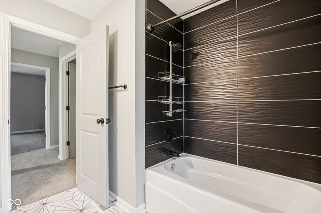 8815 Fathom Crest, Indianapolis, IN 46256