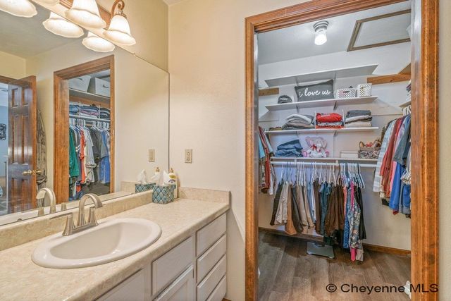 7209 HAWTHORNE DR, Cheyenne, WY 82009