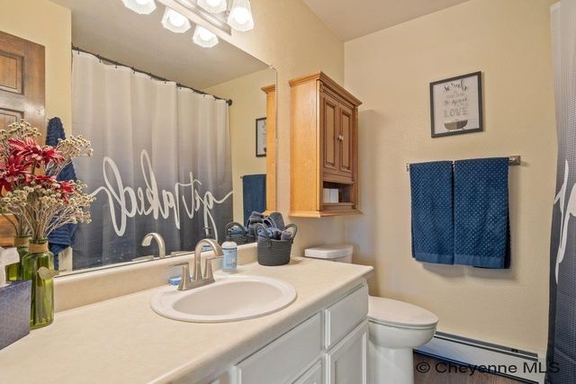 7209 HAWTHORNE DR, Cheyenne, WY 82009