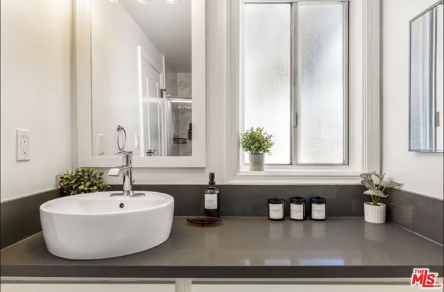 5700 Vanalden Avenue, Tarzana (los Angeles), CA 91356