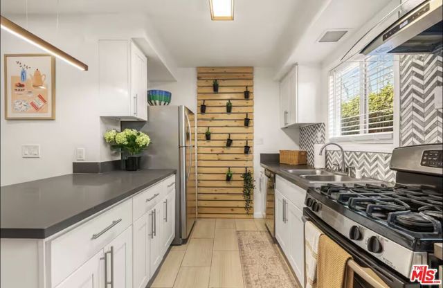 5700 Vanalden Avenue, Tarzana (los Angeles), CA 91356