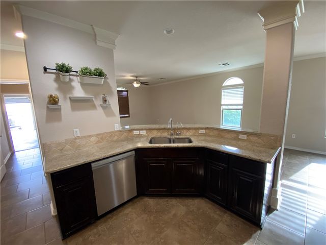 6013 Tapestry Dr, Corpus Christi, TX 78414