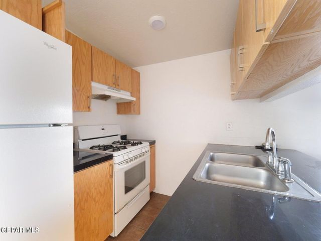 1901 Lake Omega Street C, El Paso, TX 79936