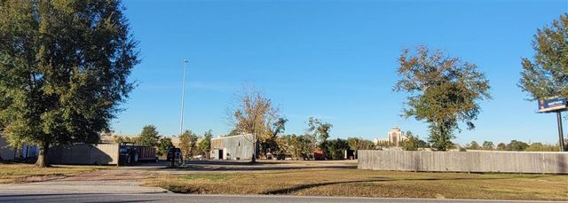 2630 W Prien Lake Road, Lake Charles, LA 70605