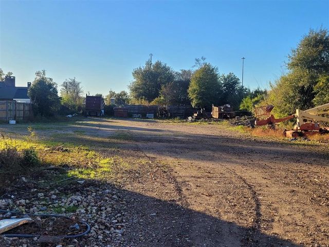 2630 W Prien Lake Road, Lake Charles, LA 70605