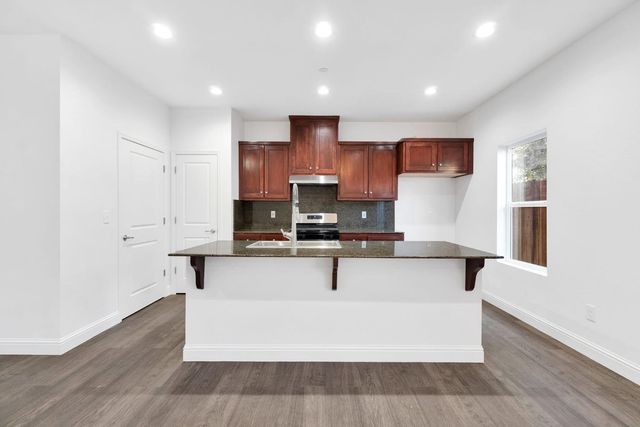 5454 W Fairmont Avenue, Fresno, CA 93722