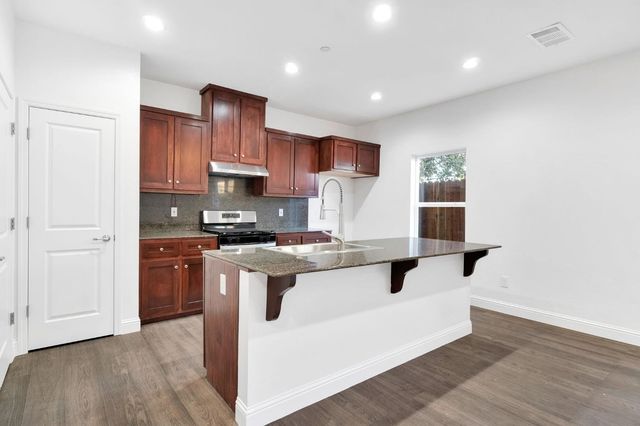 5454 W Fairmont Avenue, Fresno, CA 93722