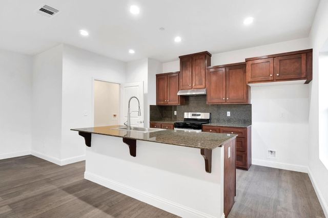 5454 W Fairmont Avenue, Fresno, CA 93722