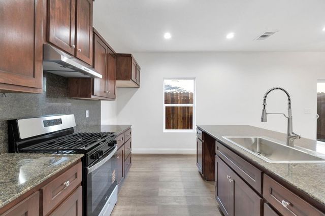 5454 W Fairmont Avenue, Fresno, CA 93722