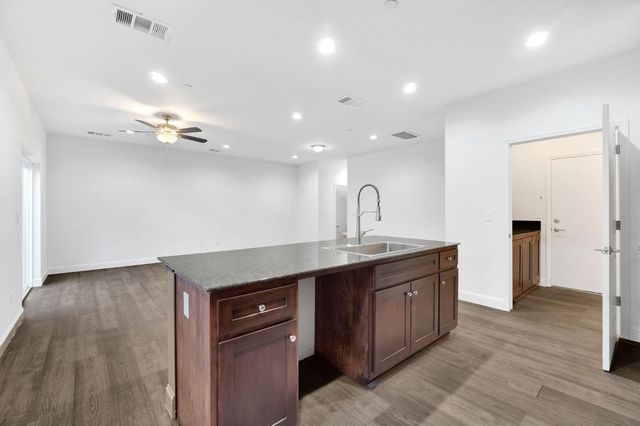 5454 W Fairmont Avenue, Fresno, CA 93722