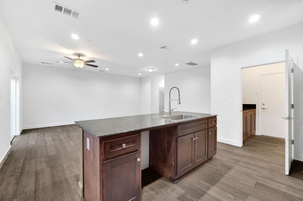 Image 14 of property listing at 5454 W Fairmont Avenue, Fresno, CA 93722