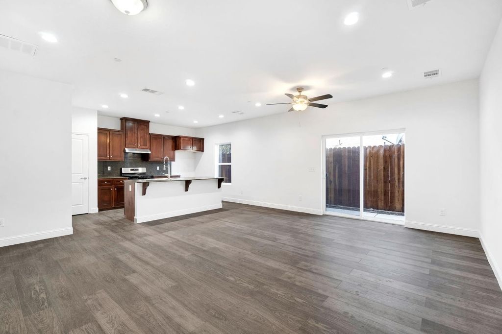 Image 15 of property listing at 5454 W Fairmont Avenue, Fresno, CA 93722
