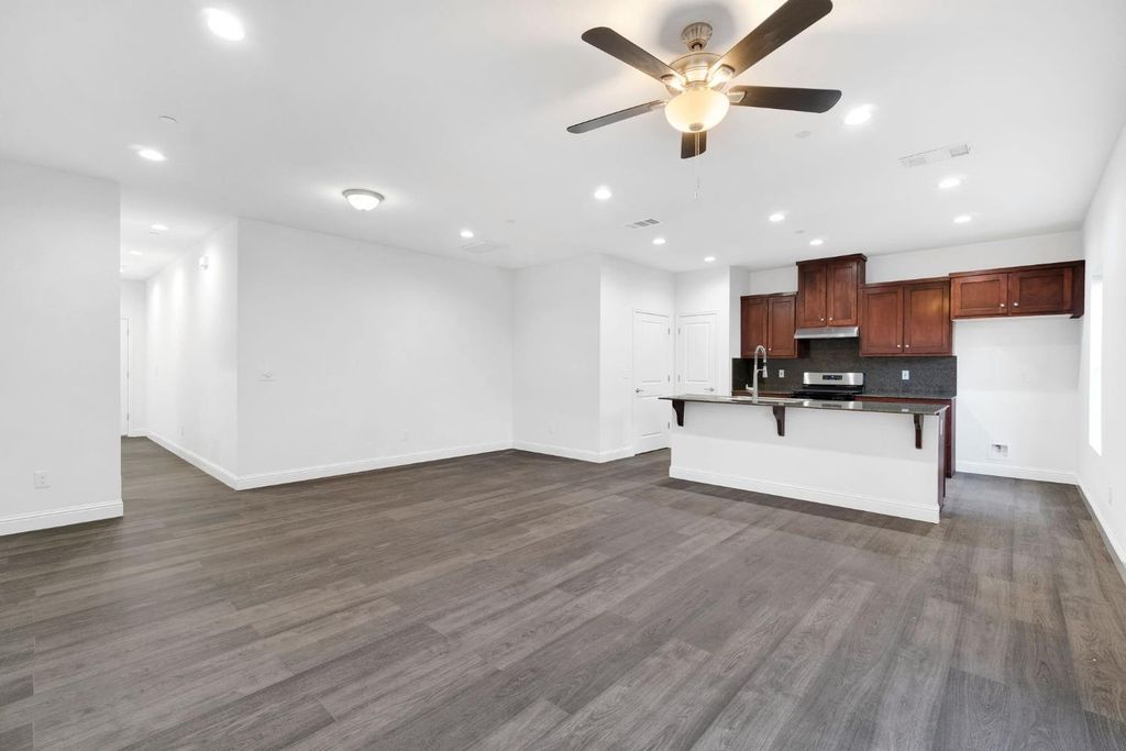 Image 16 of property listing at 5454 W Fairmont Avenue, Fresno, CA 93722