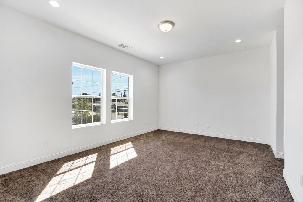 Image 24 of property listing at 5454 W Fairmont Avenue, Fresno, CA 93722