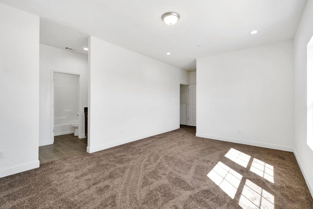 Image 25 of property listing at 5454 W Fairmont Avenue, Fresno, CA 93722