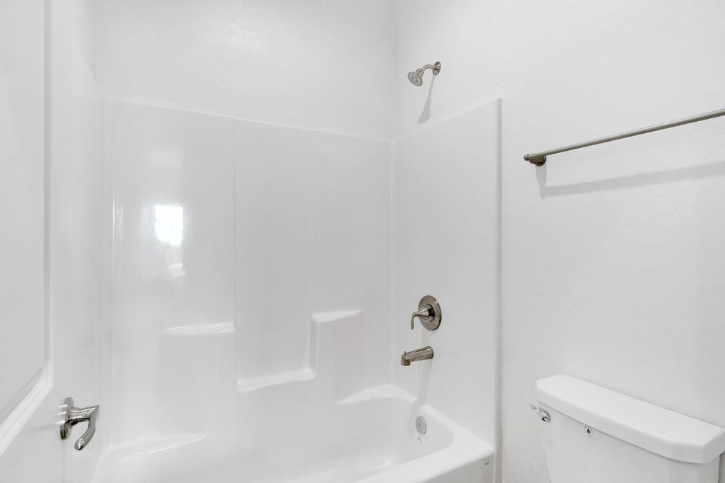 Image 28 of property listing at 5454 W Fairmont Avenue, Fresno, CA 93722