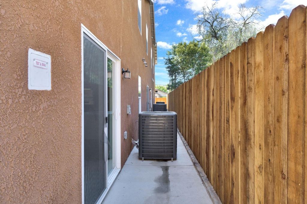 Image 36 of property listing at 5454 W Fairmont Avenue, Fresno, CA 93722