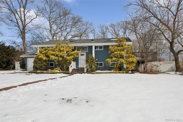 21 Amboy Road, Oakdale, NY 11769