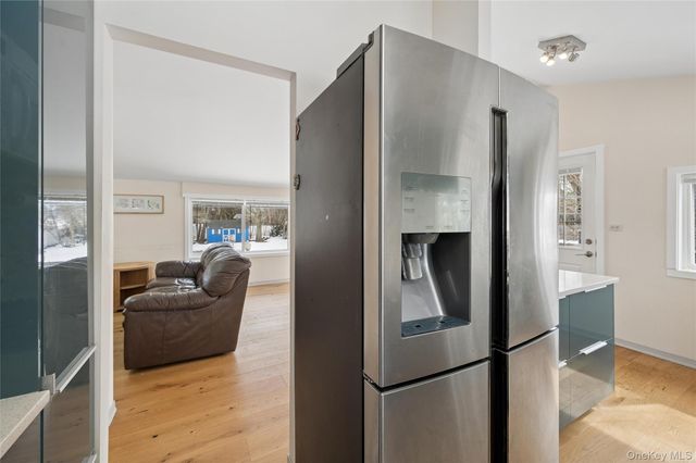 21 Amboy Road, Oakdale, NY 11769