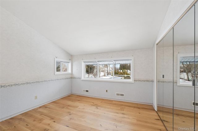 21 Amboy Road, Oakdale, NY 11769