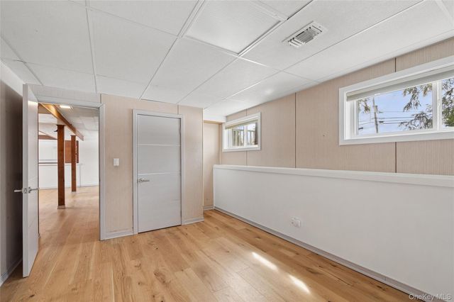 21 Amboy Road, Oakdale, NY 11769