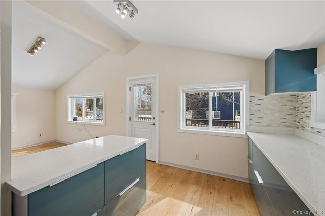 21 Amboy Road, Oakdale, NY 11769