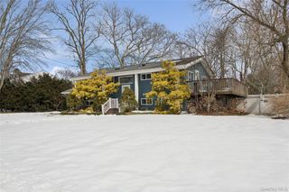 21 Amboy Road, Oakdale, NY 11769