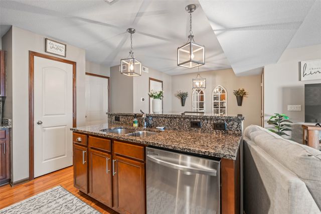 8601 Westown Parkway 24104, West Des Moines, IA 50266