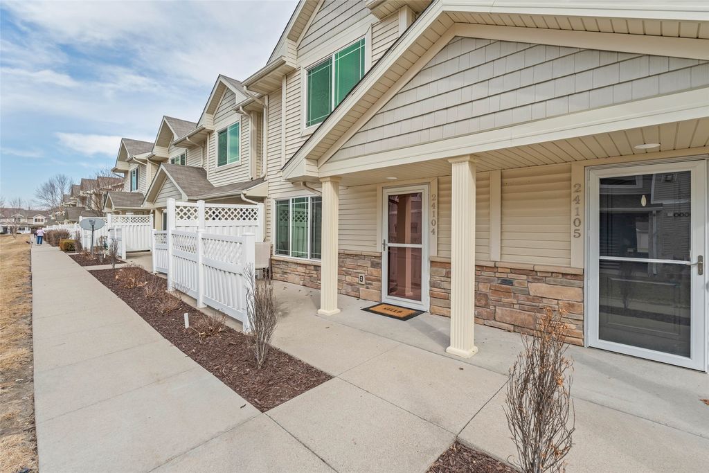 8601 Westown Parkway 24104, West Des Moines, IA 50266