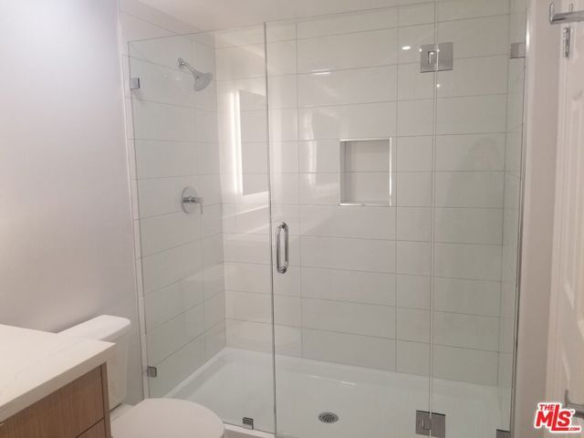 555 S Barrington Avenue 513, Los Angeles, CA 90049