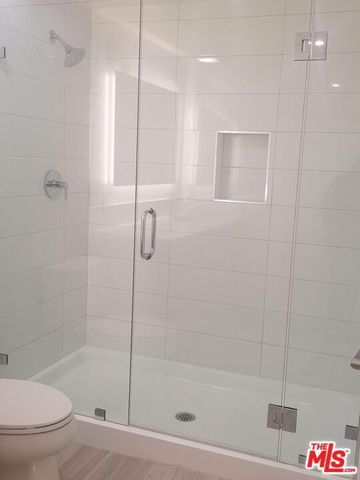 555 S Barrington Avenue 513, Los Angeles, CA 90049