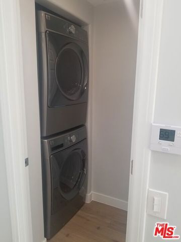 555 S Barrington Avenue 513, Los Angeles, CA 90049