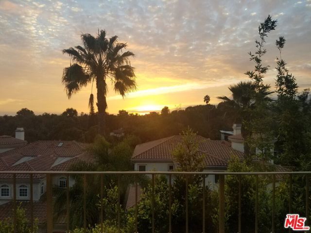 555 S Barrington Avenue 513, Los Angeles, CA 90049