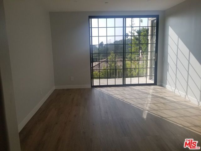 555 S Barrington Avenue 513, Los Angeles, CA 90049