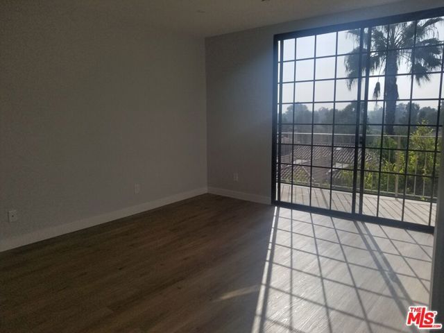 555 S Barrington Avenue 513, Los Angeles, CA 90049