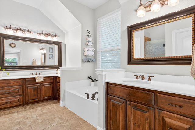 200 Golden Arrow Drive, Weatherford, TX 76087