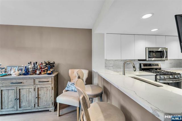 309 Hancock Court M309, Edgewater, NJ 07020