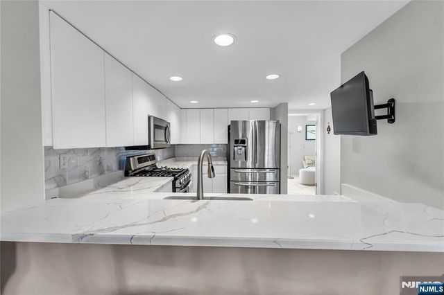 309 Hancock Court M309, Edgewater, NJ 07020