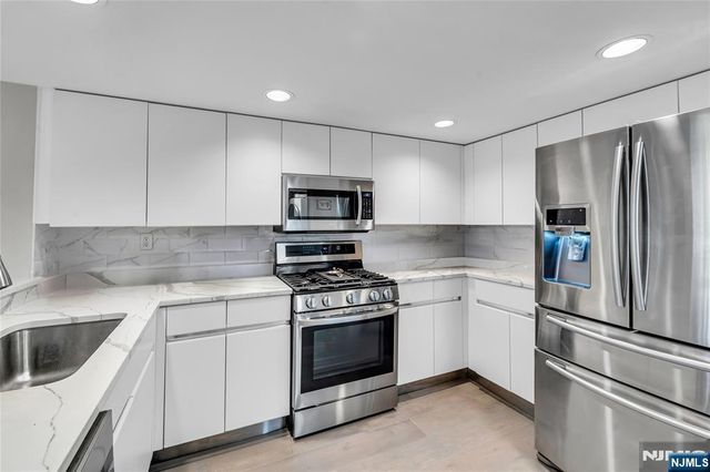 309 Hancock Court M309, Edgewater, NJ 07020