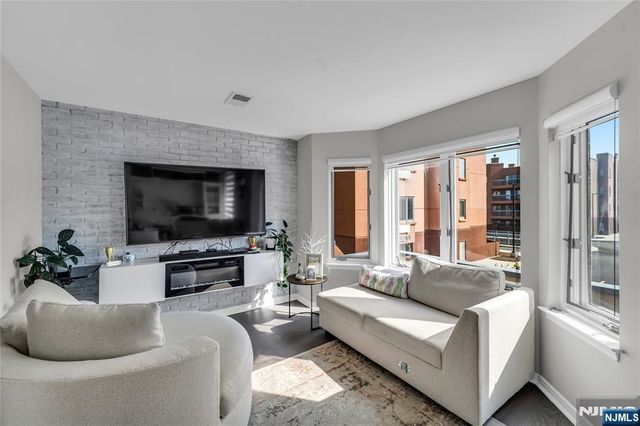 309 Hancock Court M309, Edgewater, NJ 07020