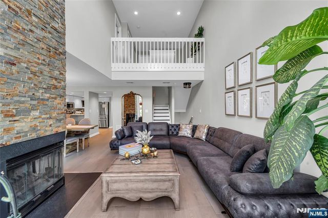 309 Hancock Court M309, Edgewater, NJ 07020