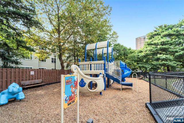 309 Hancock Court M309, Edgewater, NJ 07020
