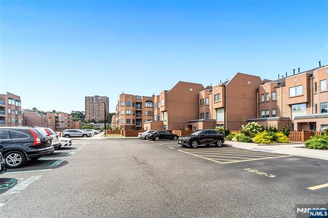 309 Hancock Court M309, Edgewater, NJ 07020