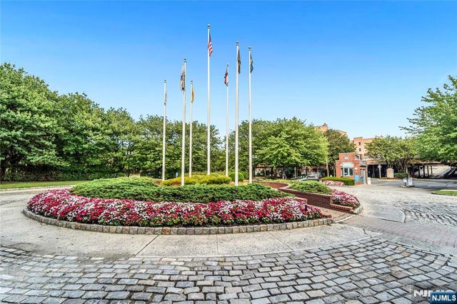 309 Hancock Court M309, Edgewater, NJ 07020