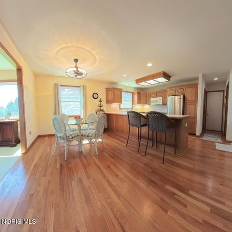 1013 S Lallendorf Road, Oregon, OH 43616