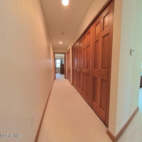 1013 S Lallendorf Road, Oregon, OH 43616