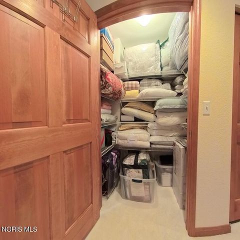 1013 S Lallendorf Road, Oregon, OH 43616